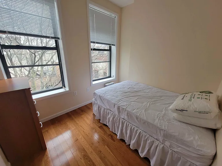 12 Delancey St Apt 9, New York