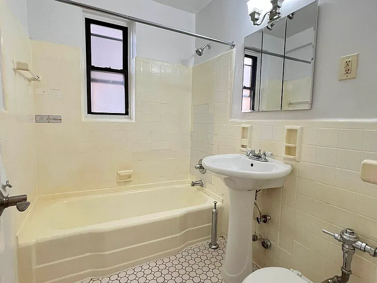 139th St Apt 1l, Jamaica