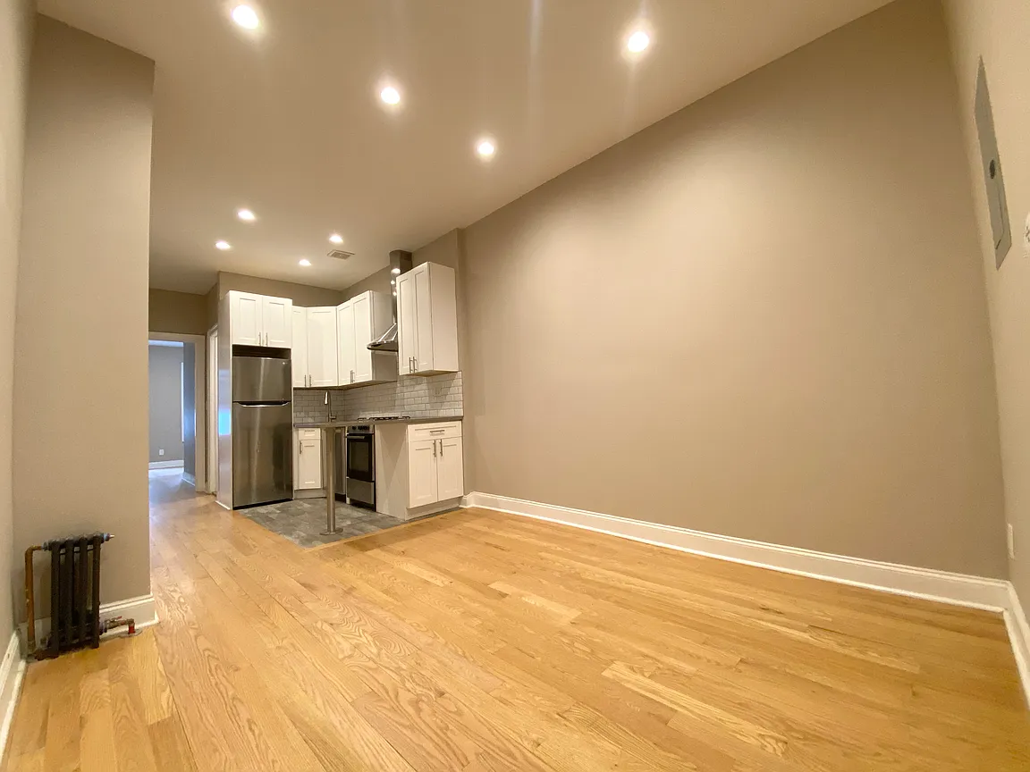 54th Pl Unit 1r, Maspeth