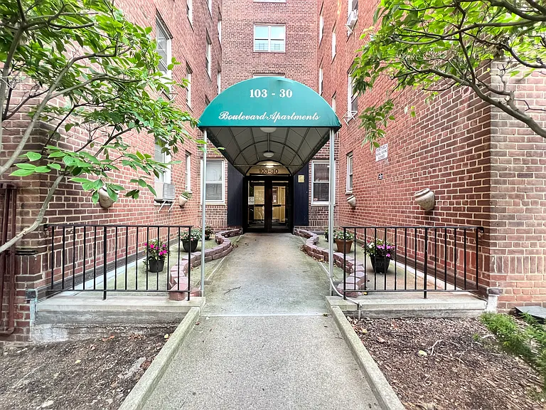 68th Ave Apt 6d, Forest Hills